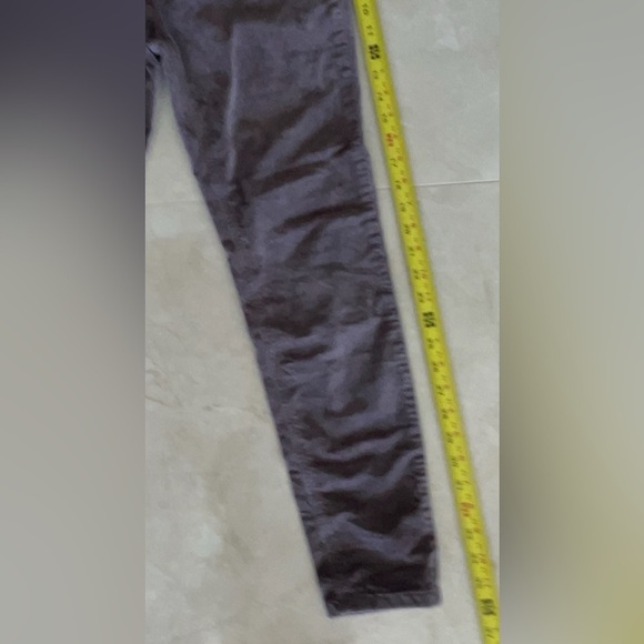 KENSIE Women’s Jeans Size Photos Grey Zip Fly Closure Straight Velvet Mid Rise - Picture 4 of 7